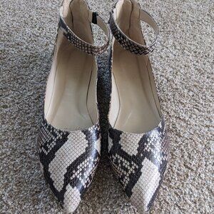 Ashleigh Flat Roccia Snake